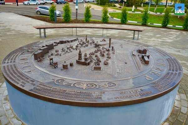 Барельеф в сквере Орловских литераторов