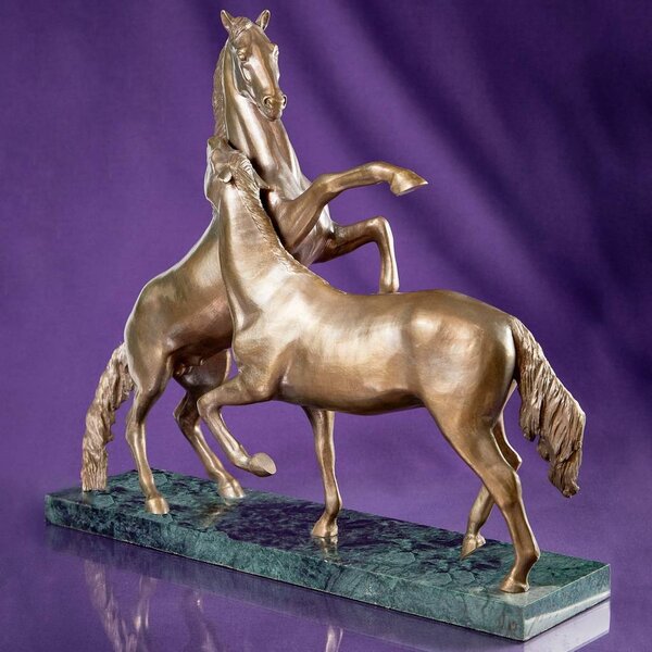 Кусающиеся лошади