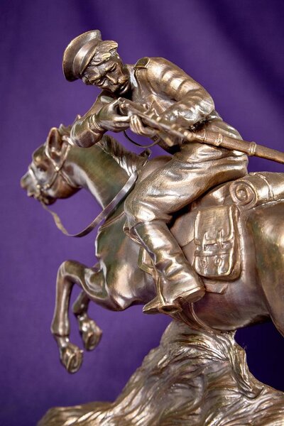 Казак,стреляющий на коне