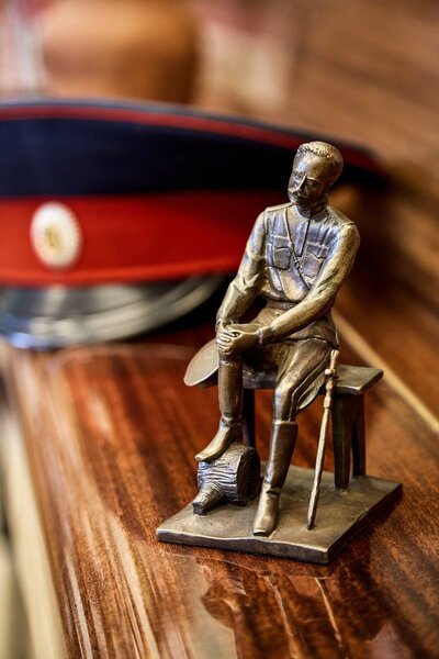 Казак на скамье