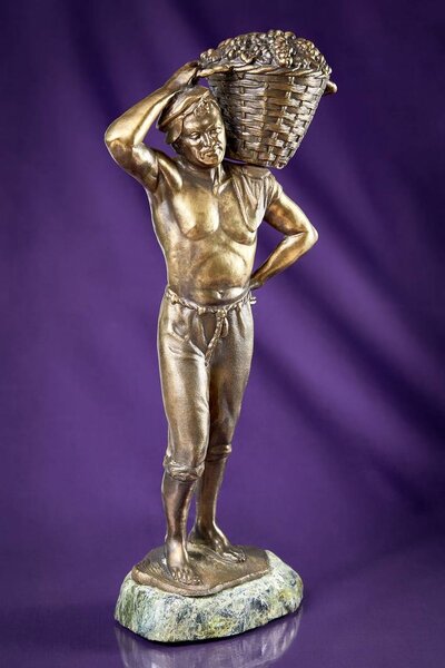 Казак с корзиной