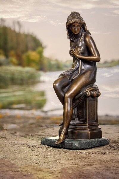 Купальщица