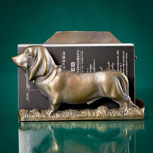 Визитница собака